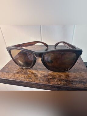 Classic Brown Oakley Sunglasses
